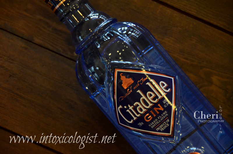 Citadelle Gin flavor is creamy smooth with light sweetness and very little burn when tasted neat. It is light on the tongue with distinct botanical flavor including a little bitterness. The small amount of bitter flavor balances nicely with the creamy sweetness.