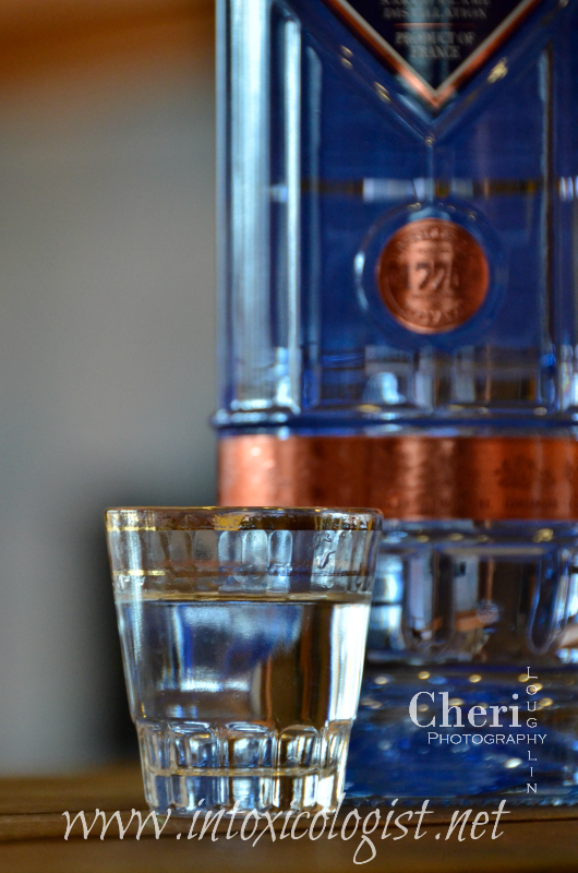 Citadelle Gin flavor is creamy smooth with light sweetness and very little burn when tasted neat. It is light on the tongue with distinct botanical flavor including a little bitterness. The small amount of bitter flavor balances nicely with the creamy sweetness.
